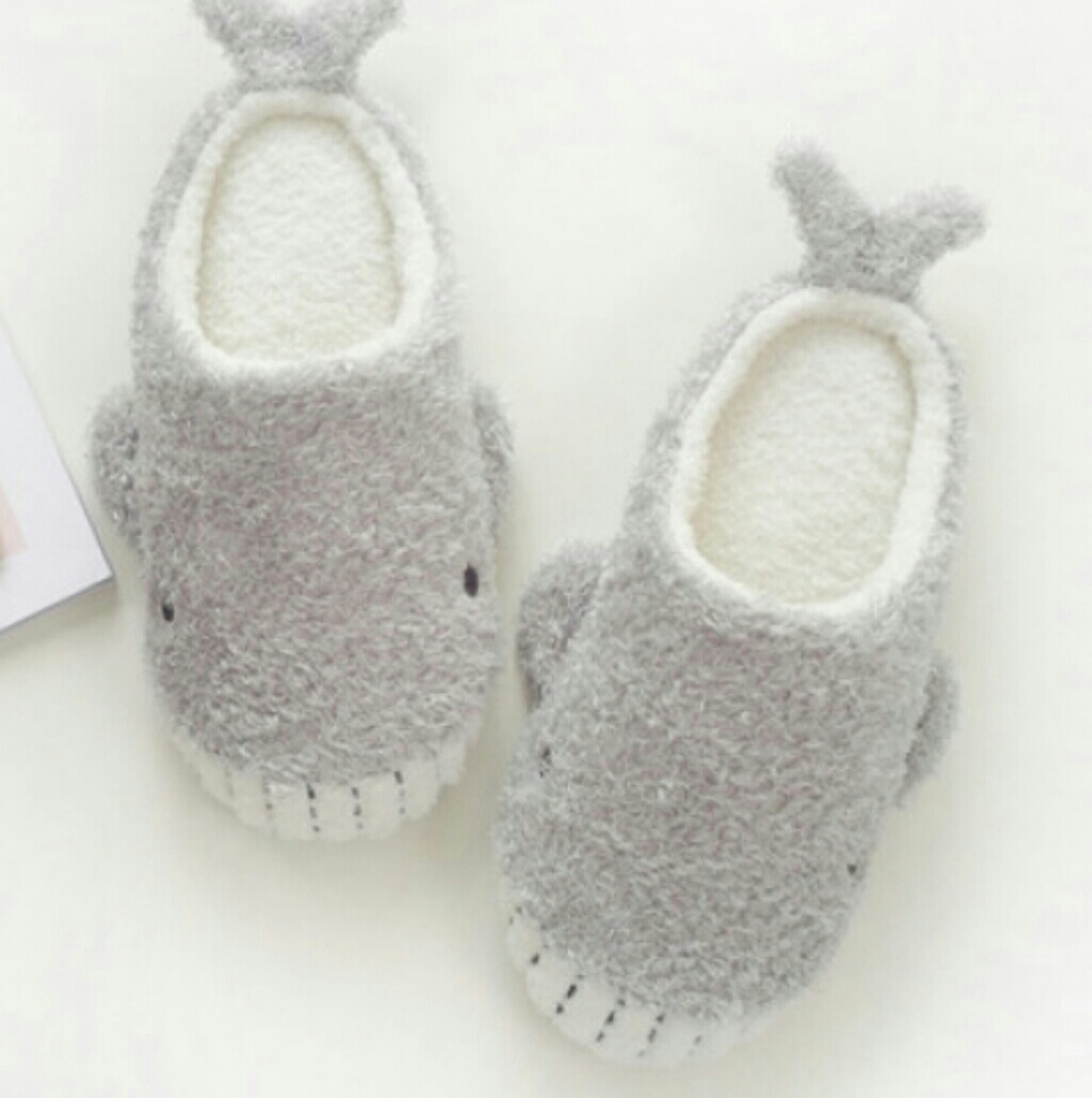 🌺🐬FAUX FUR FLUFFY DOLPHINS SLIPPERS🐬🌺